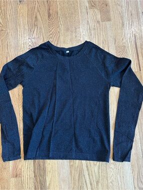 Athleta Women's Black Sparkle Long-Sleeve shirt with thumb holes